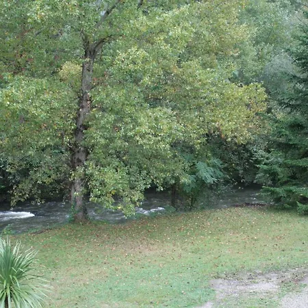 Couette-café Les Eaux Tranquilles Belvianes-et-Cavirac